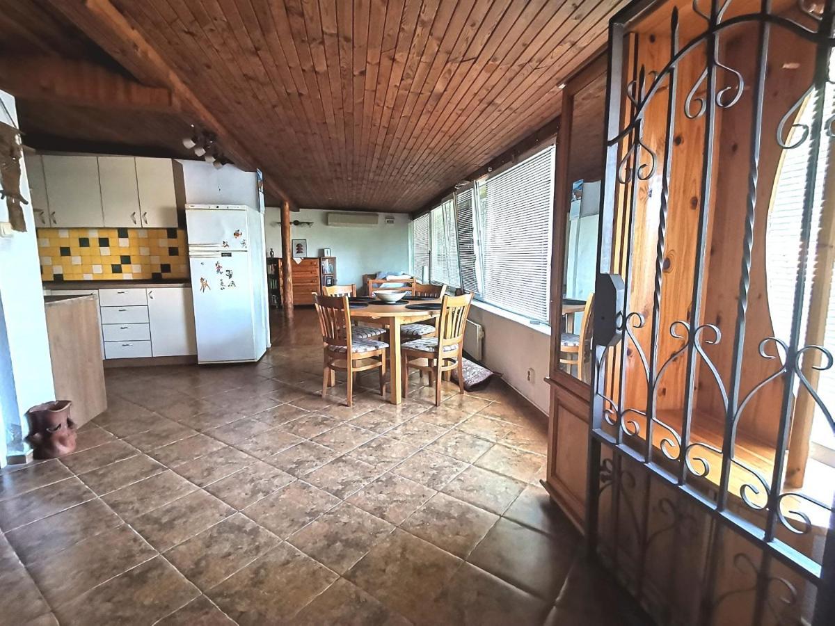 Самостоятелна Къща За Гости На 10 Минути От Плажа Varna Exterior foto