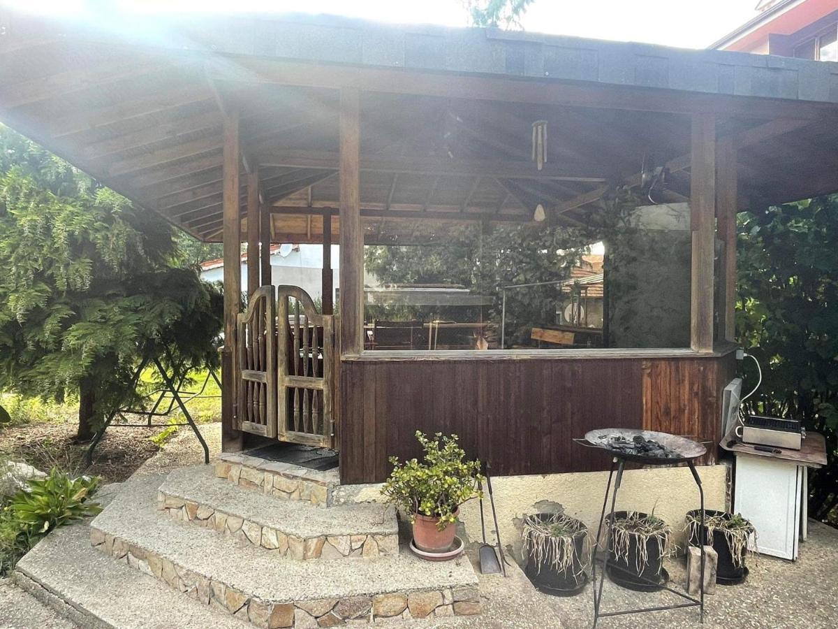 Самостоятелна Къща За Гости На 10 Минути От Плажа Varna Exterior foto